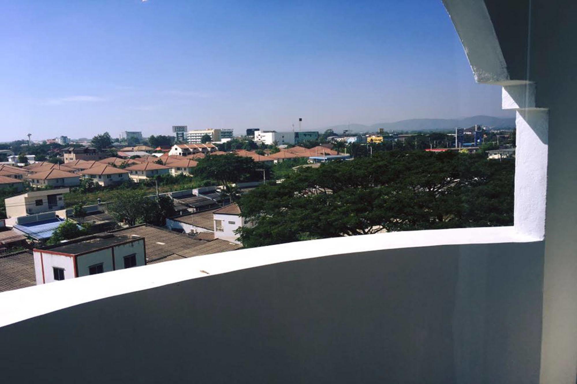 Sereno Airport Hotel Chiang Mai Exterior photo
